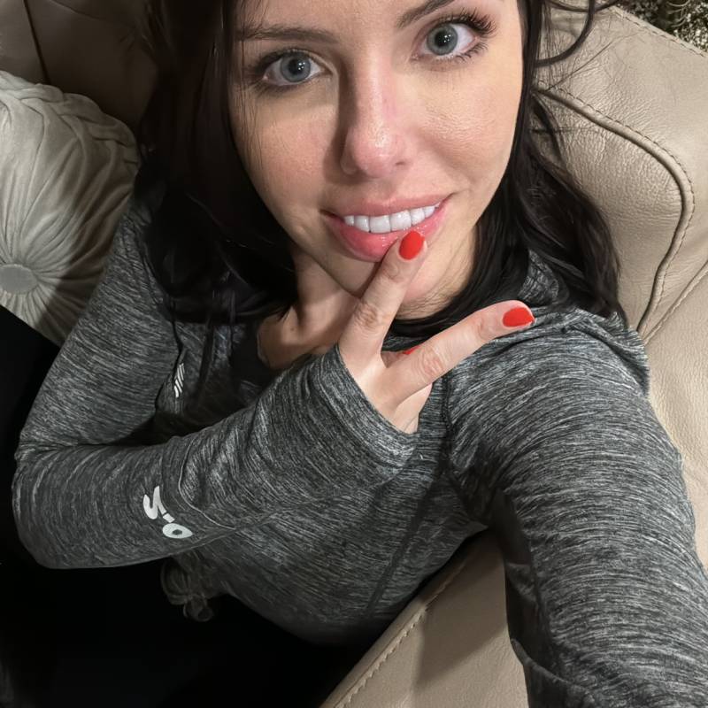 Meet Adriana, 19 Female from Canada - Free Online Dating at AhhDate