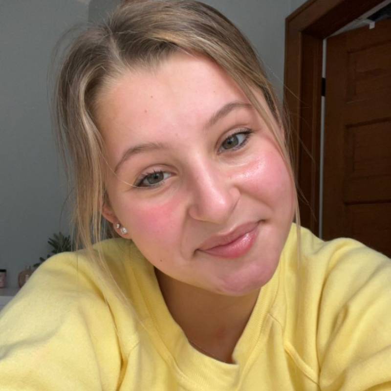 Meet Lily, 46 Female from Regno Unito - Free Online Dating at AhhDate