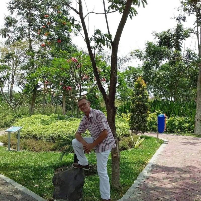 Meet Helmut, 70 Male from Indonesia - Free Online Dating at AhhDate
