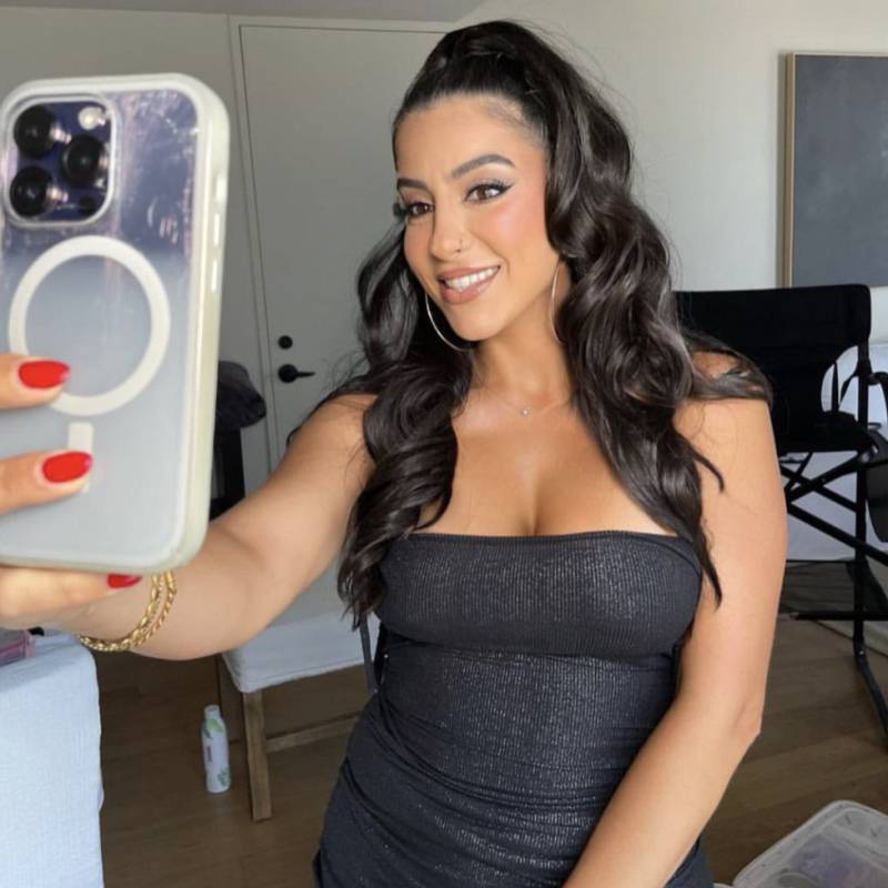 Meet Mia, 25 Female from États-Unis - Free Online Dating at AhhDate