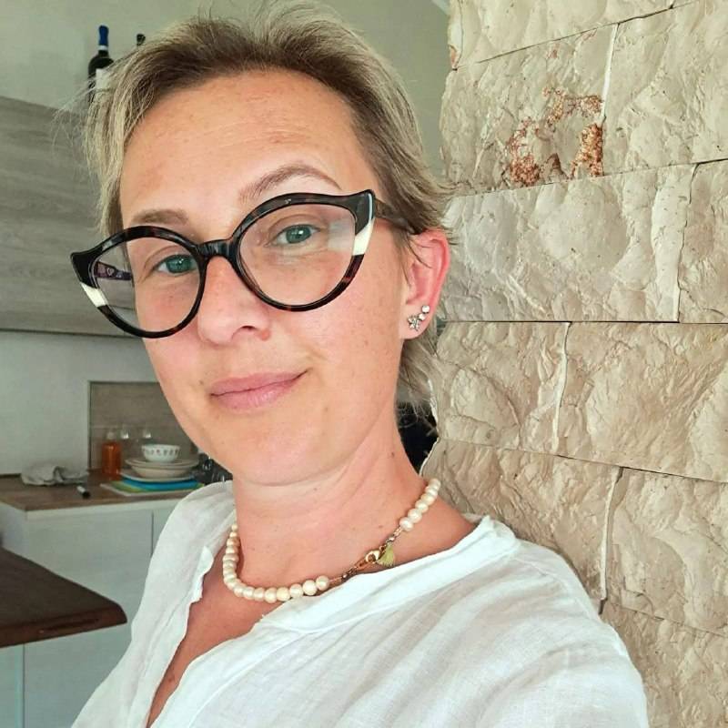 Meet caroline, 18 Female from Belgium - Free Online Dating at AhhDate