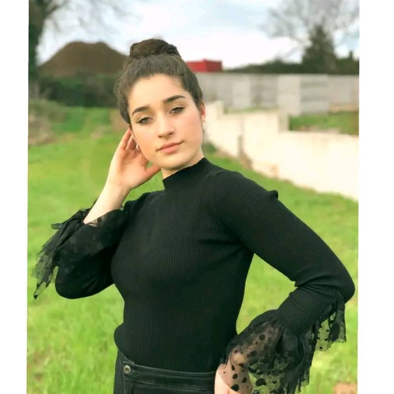 Meet Ana, 18 Female from Portugal - Free Online Dating at AhhDate