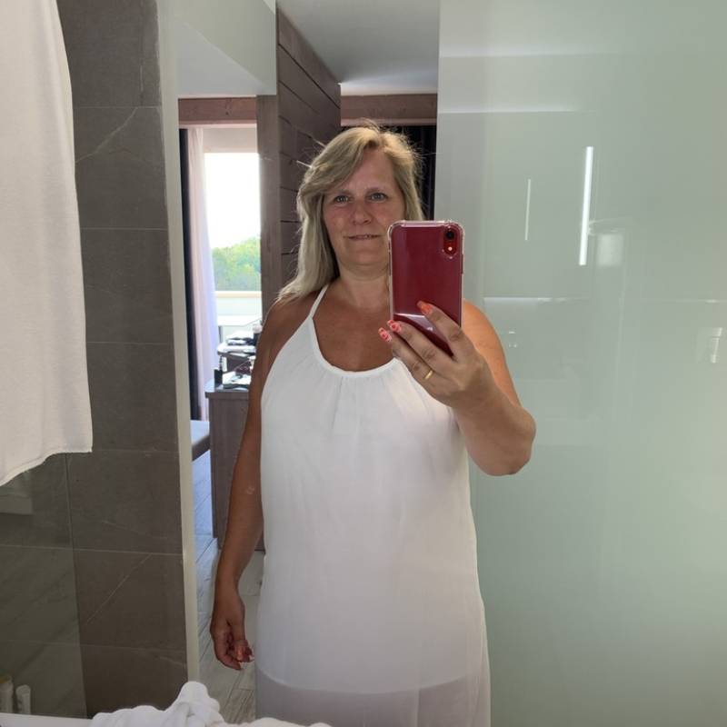 Meet Linda, 45 Female from Kanada - Free Online Dating at AhhDate