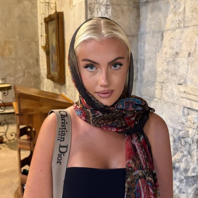 Meet Helena, 24 Female from Соломоновы острова - Free Online Dating at AhhDate