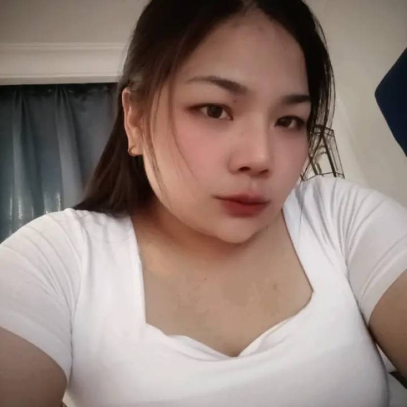 Meet emily, 18 Female from المملكة المتحدة - Free Online Dating at AhhDate