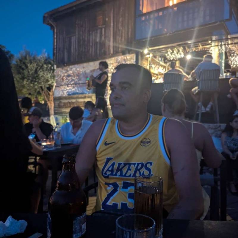 Meet Karim, 38 Male from Suécia - Free Online Dating at AhhDate