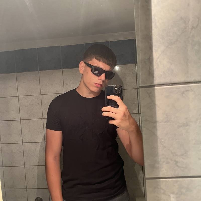 Meet Nikola, 18 Male from Servië - Free Online Dating at AhhDate