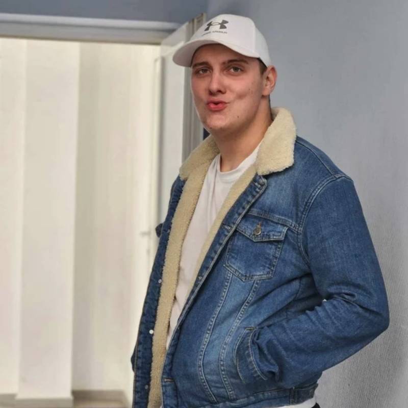 Meet Sándor, 21 Male from Hungary - Free Online Dating at AhhDate