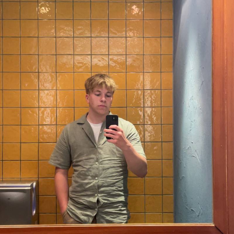 Meet Niko, 18 Male from Германия - Free Online Dating at AhhDate