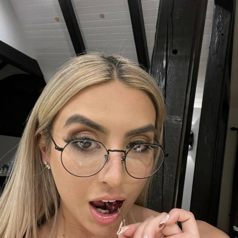 Meet SHEILA, 22 Female from United States - Free Online Dating at AhhDate