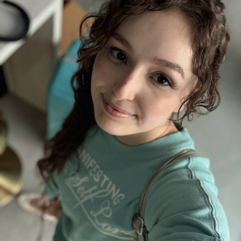 Meet Emma, 18 Female from Turin, إيطاليا - Free Online Dating at AhhDate