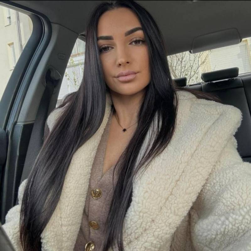 Meet Eni, 22 Female from Alemanha - Free Online Dating at AhhDate