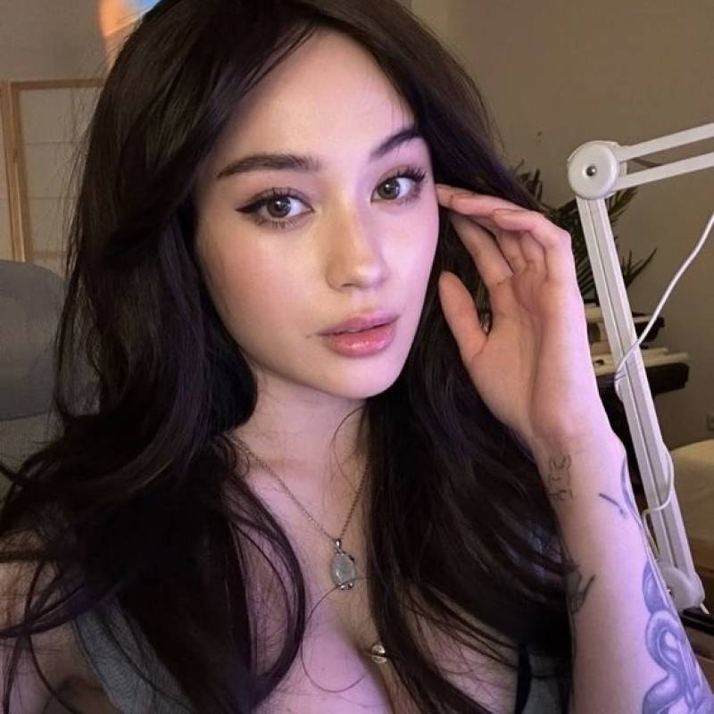 Meet Jane22, 18 Female from United States - Free Online Dating at AhhDate