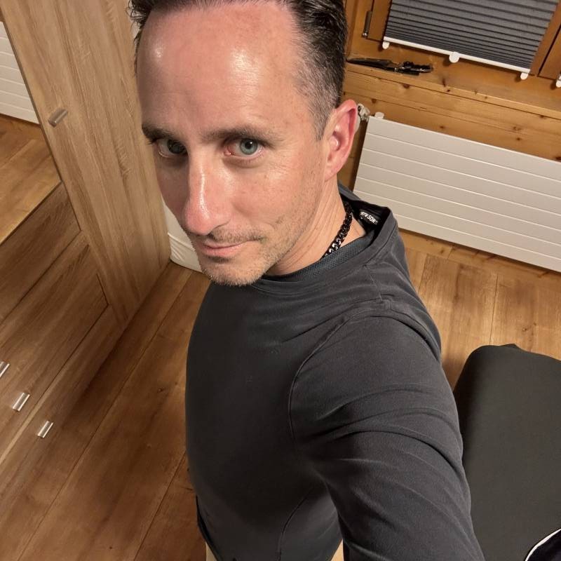 Meet Vinche, 18 Female from سويسرا - Free Online Dating at AhhDate