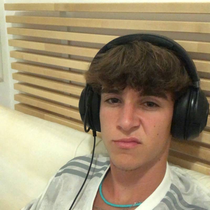 Meet Alex, 20 Male from Spanien - Free Online Dating at AhhDate