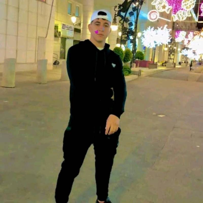 Meet Ismail, 21 Male from Sevilla, Espagne - Free Online Dating at AhhDate