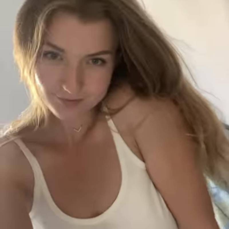 Dating in Francais: Evelyne. 36 years old. Free Online Dating.