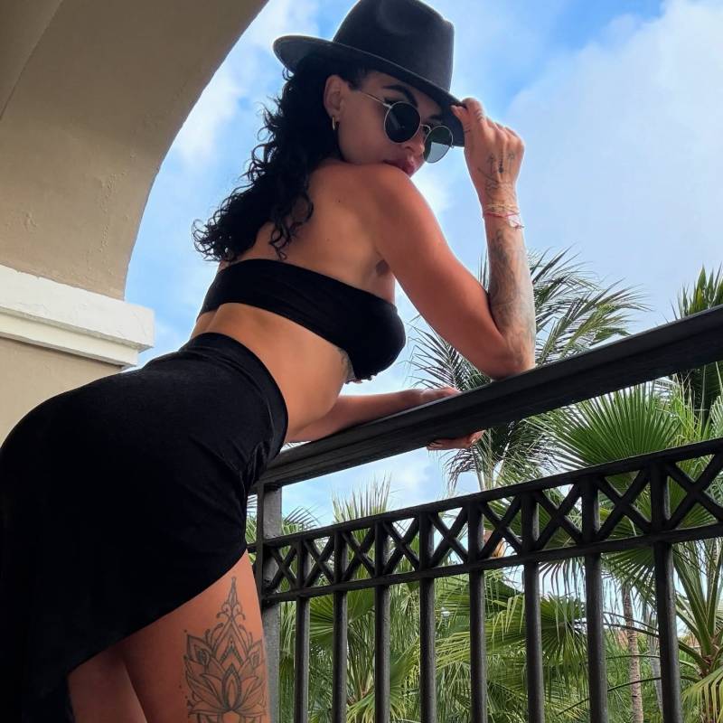 Dating in English: Issey Ekayaim. 22 years old. Free Online Dating.