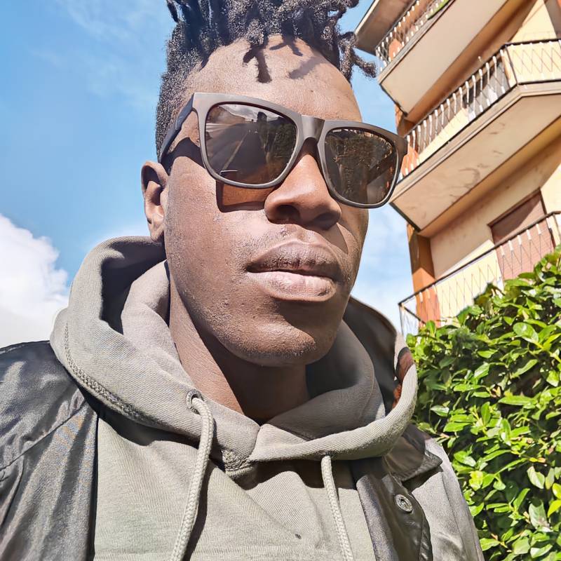 Meet Elia, 34 Male from Senegal - Free Online Dating at AhhDate