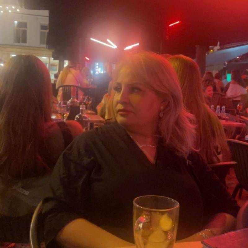 Meet SARAH, 52 Female from Groningen, Hollanda - Free Online Dating at AhhDate