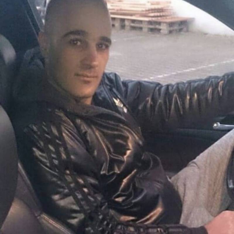 Dating in Essen: Issa. 44 years old. Free Online Dating.