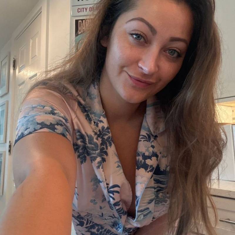 Dating in Ontario: Ena. 40 years old. Free Online Dating.