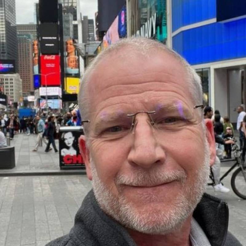 Dating in Hamburg: Clinton. 59 years old. Free Online Dating.