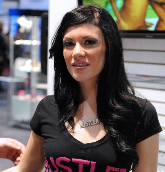 Dating in Hamburg: Charlotte Harris. 35 years old. Free Online Dating.