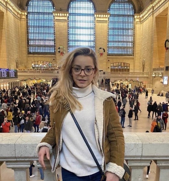 Dating in Marseille: Michelle. 40 years old. Free Online Dating.