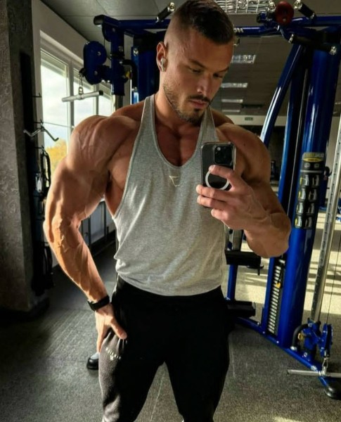 Dating in Madrid: Tommy. 30 years old. Free Online Dating.