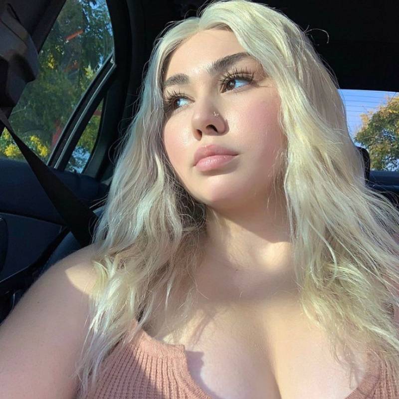 Dating in Vancouver: Hannah. 34 years old. Free Online Dating.