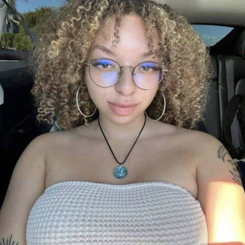 Dating in Berlin: James mary. 27 years old. Free Online Dating.