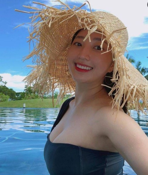 Dating in Alaska: Kim. 35 years old. Free Online Dating.