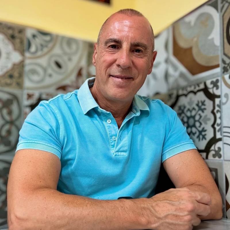 Dating in England: Vick. 55 years old. Free Online Dating.