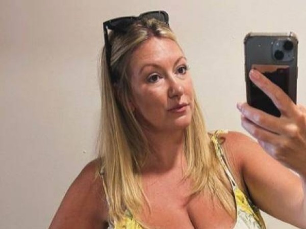 Dating in Bordeaux: Chloé. 37 years old. Free Online Dating.