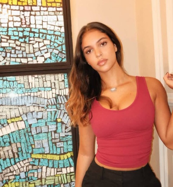 Dating in Amsterdam: Sharon. 35 years old. Free Online Dating.