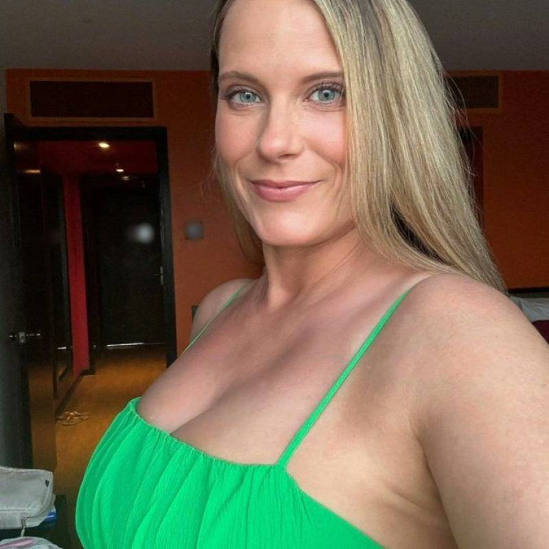 Dating in Seattle: Sophie. 35 years old. Free Online Dating.