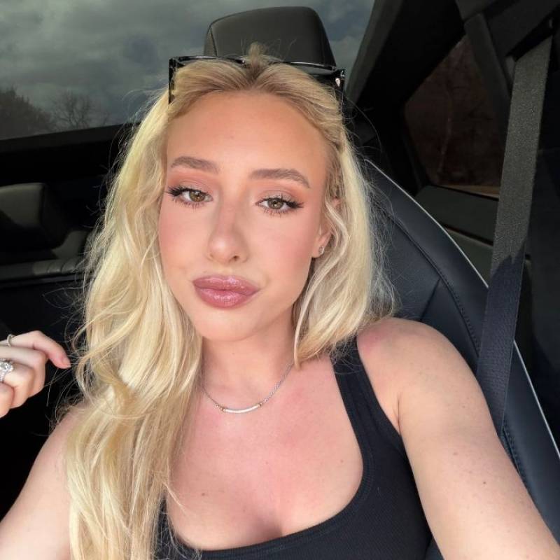 Dating in French: Emily. 29 years old. Free Online Dating.