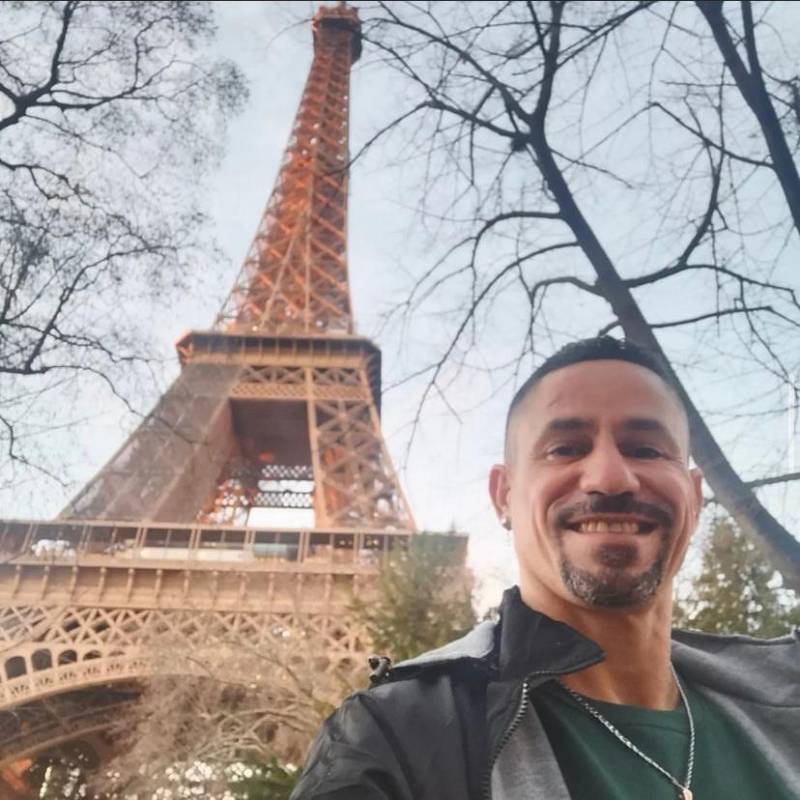 Dating in Zurich: fredrique. 48 years old. Free Online Dating.