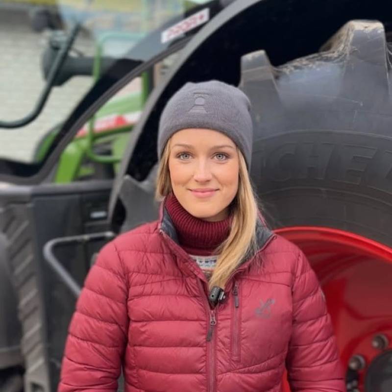 Dating in Berlin: Maria Hoffman. 33 years old. Free Online Dating.