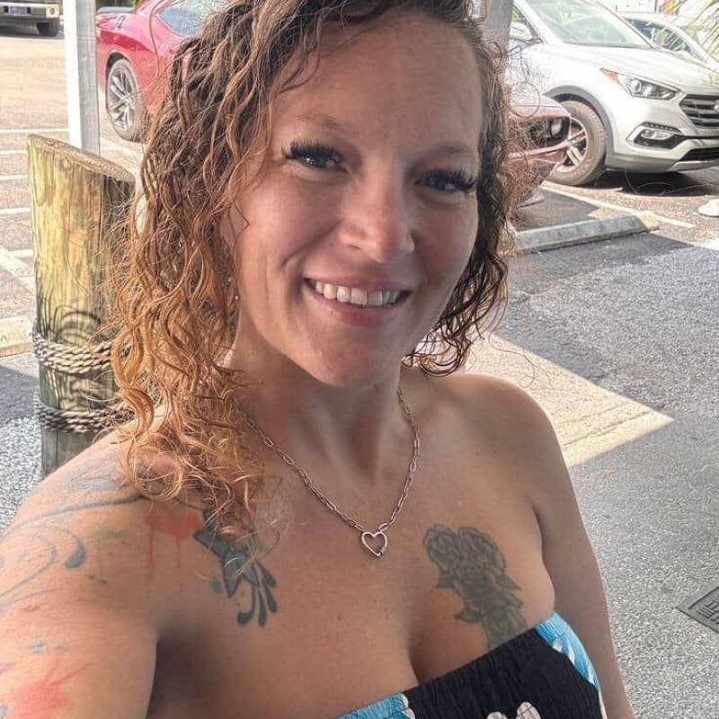 Dating in American English: Laura sandral. 25 years old. Free Online Dating.