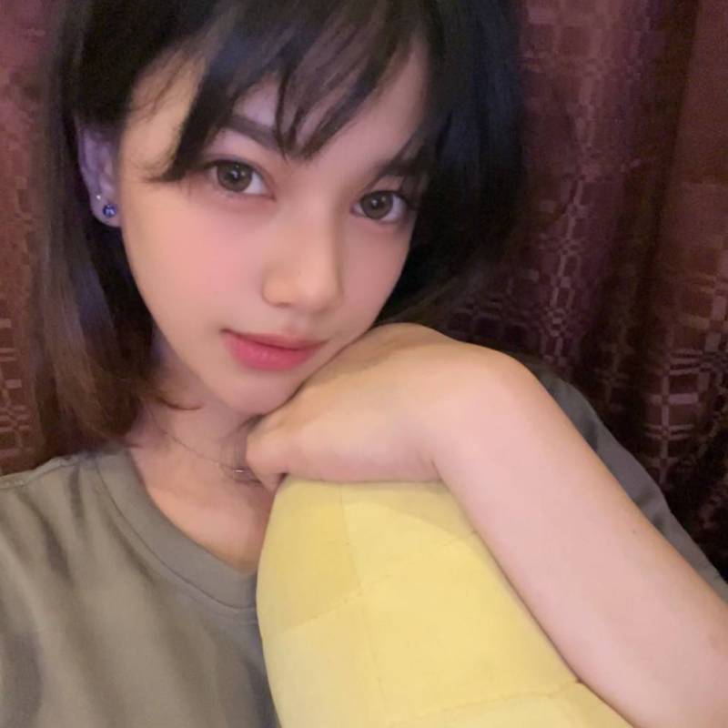 Dating in Salzburg: Acee. 29 years old. Free Online Dating.