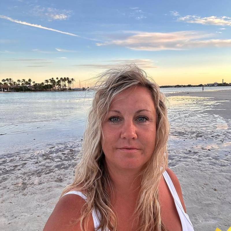 Dating in Darmstadt: Elizabeth67. 41 years old. Free Online Dating.