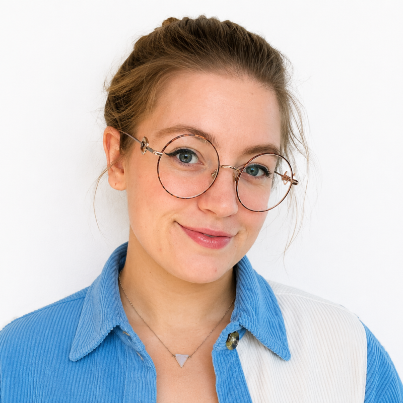 Dating in Paris: Mimi. 36 years old. Free Online Dating.
