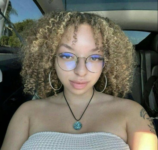 Dating in London: Alicia. 25 years old. Free Online Dating.
