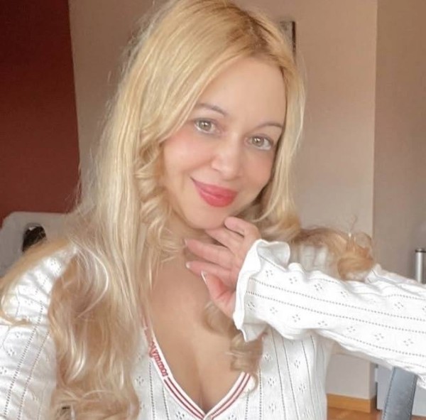 Dating in Frankfurt: Joyce. 39 years old. Free Online Dating.