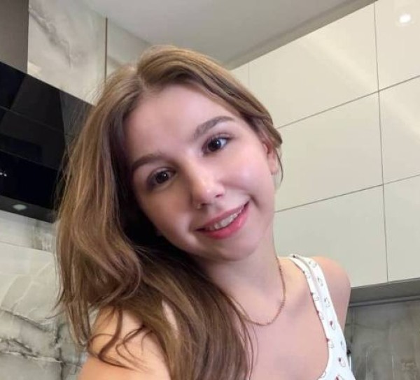 Dating in English: Pretty Linda. 19 years old. Free Online Dating.