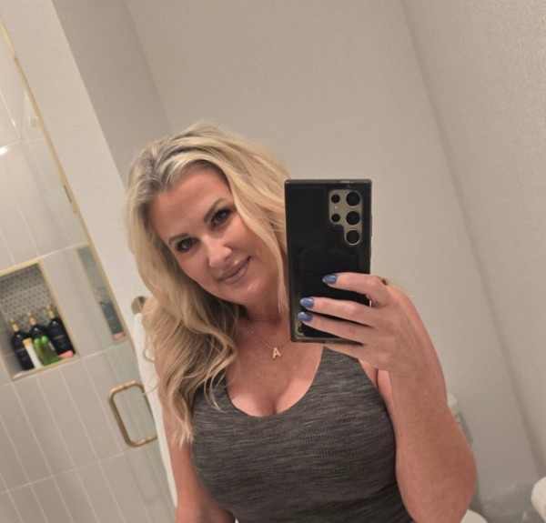 Dating in Balerno: Anni. 40 years old. Free Online Dating.